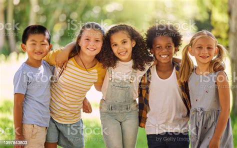 Photo Libre De Droit De Photo Dun Groupe Denfants De Lécole Primaire