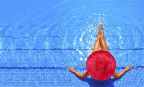Mujer Acusa Que Fue Expulsada De Una Piscina Por No Usar La Parte De Abajo Del Bikini