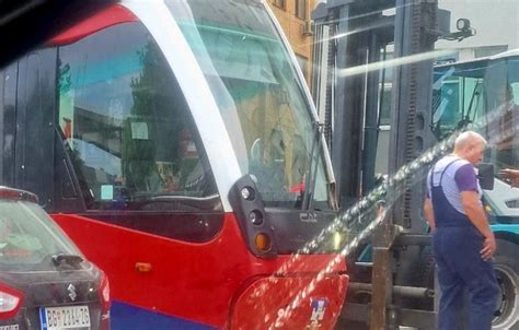 Haos Kod Sajma Sudar Automobila I Tramvaja Tramvaj Isko Io Iz Ina