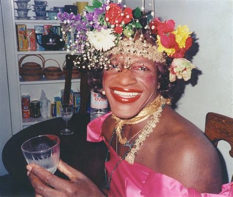 ORGULLO LGBTQ SE LO DEBEMOS A UNA MUJER TRANS NEGRA Y VIH ACCION GAY