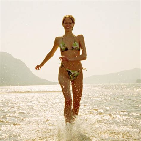 Hvad er bedst En badedragt eller en bikini til ferien sydpå i år