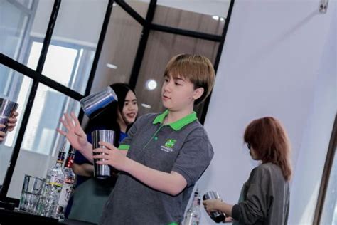 Khóa Học Biểu Diễn Flair Bartending Chuyên Nghiệp