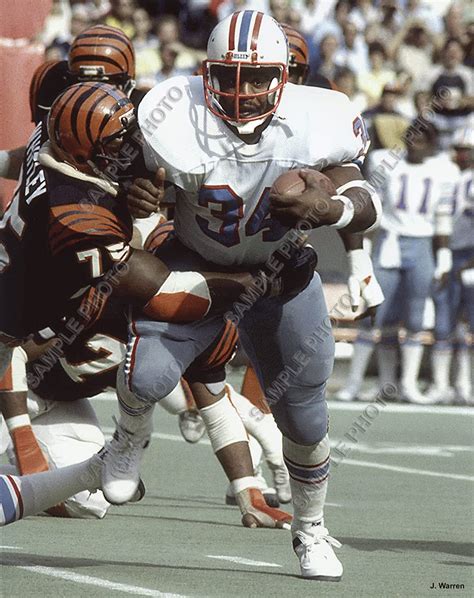 Amazon.com: SPORTSPHOTOSUSA Earl Campbell 1981 Houston Oilers 8x10 ...