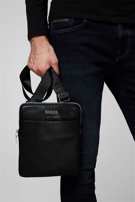 Мужская черная сумка через плечо Guess HMSCAL.P0424;BLA — Ultrashop