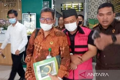 Diduga Korupsi Dana Bos Rp 1 Miliar Kepsek Ini Dijebloskan Sel Tahanan