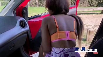 Pornovatas Recogiendo A Mi Cita De Tinder Mulata A Os Para Follar En El Coche Xvideos