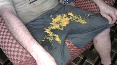 用耐克短裤蘸一些热奶酪蘸碗 Pornhub Gay