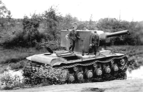 Танк КВ-2, оставленный из-за поломки на дороге Витебск — Смоленск [2 ...