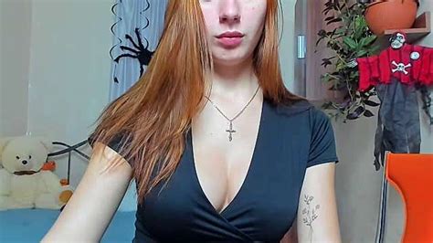 TenderAri Naked Stripping On Cam For Live Sex Video Chat Gyrls