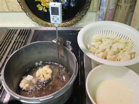 Cauliflower Tempura With Sweet And Spicy Sriracha Sauce Beyondgumbo