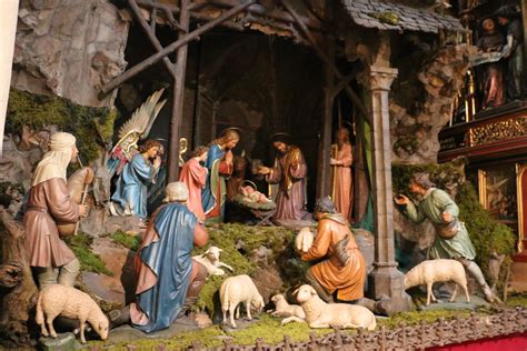 La Crèche De Noël Maison Du Monde 2024 Un Voyage Traditionnel Et