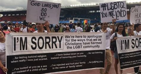 Un groupe de chrétiens demande pardon à la communauté LGBT lors de la Gay Pride aux Philippines