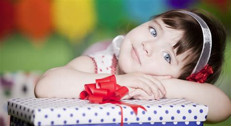 Что подарить дочке на 8 марта: идеи подарков для всех возрастов