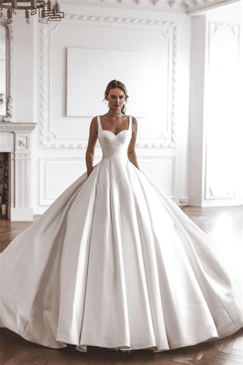 10 Timeless Wedding Dress Styles That Will Never Go Out of Style