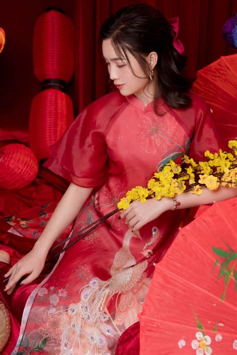 Hot girl xứ Nghệ là Hoa khôi Đại học Quốc gia khoe nhan sắc ngọt ngào trong tà áo dài truyền thống