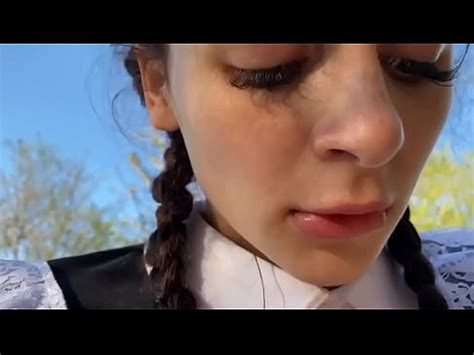 Chica guapa y flaca chupa bien después de la escuela XVIDEOS