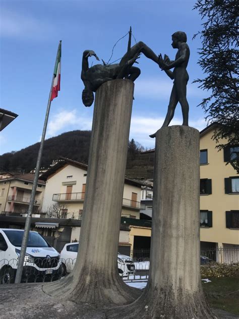 Monumento Ai Caduti Delle Due Guerre Mondiali Di Endenna Zogno