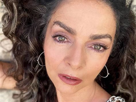 Claudia Ohana Faz Vídeo Inusitado Sobre Etarismo Na Web