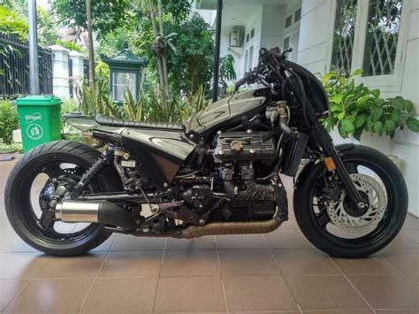 Honda ST1100 Pan European Naked Custom Bobber Indonesia Motos