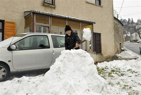 Snijeg Se Zadr Ao U Rije Kom Prigradu Temperatura E Padati Ispod Nule