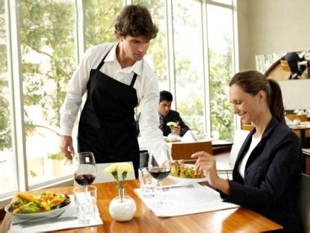 Italiano Inglese O Francese N Bacio N Idioma Si Parla Di Servire A