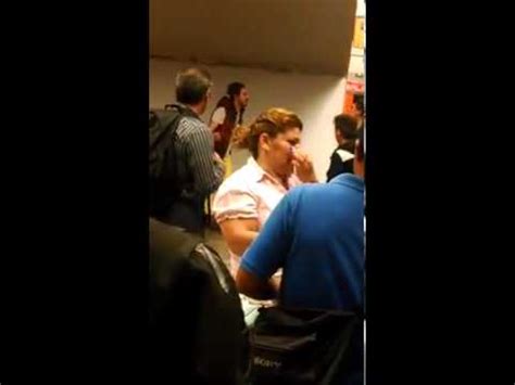 Gay Afeminado Peleando En El Metro Youtube