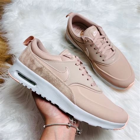 Venta Sneakers Beige Nike En Stock