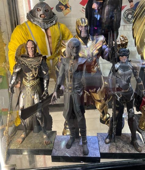 Figure Hottoys Hot Toys Thanos Mms Thanos In Famous Space Wizard Raven Blade