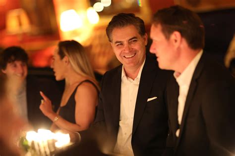 Midnight Move Sparks Fire: Is Jim Acosta Back on the Air? - Veja Store Site
