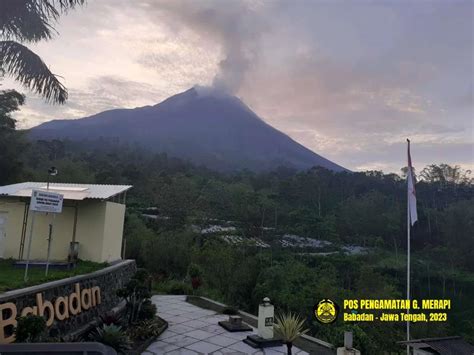 Gunung Merapi Muntahkan Guguran Awan Panas