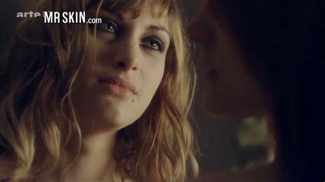 Lesbian Liplock Mathilde Bisson Nathalie Blanc In Xanadu At Mr Skin