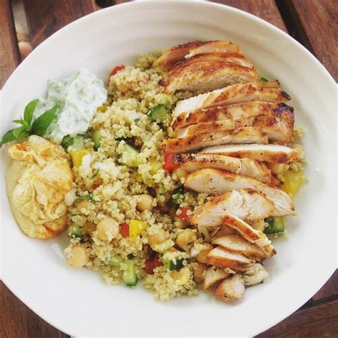 Ensalada De Quinoa Con Garbanzo Pollo Y Hummus De Kcal Receta