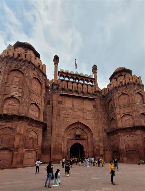 Go to Red Fort and relive the Mughal era through augmented reality
