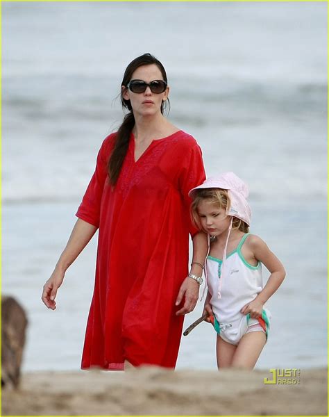 Jennifer Garner Beach Bonding With Violet Photo 2507855 Ben