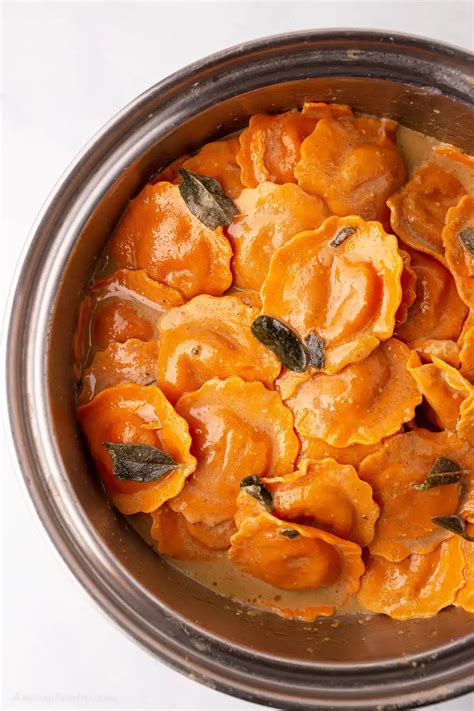 Butternut Squash Ravioli With Sage Brown Butter Sauce Amiras Pantry