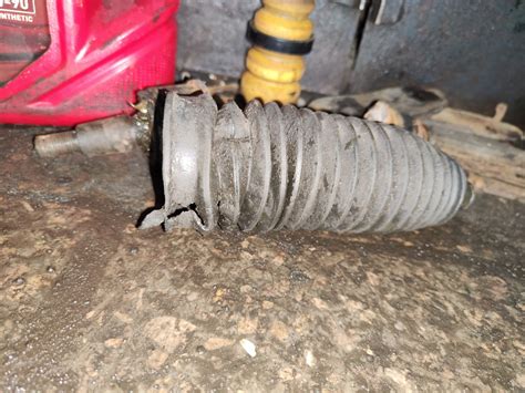 Замена втулок стабилизатора и пыльника рулевой тяги — BMW 1 series (E81 ...