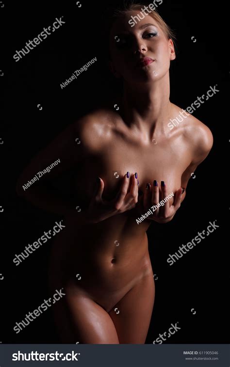 Nude Portrait Sexy Naked Woman Stock Photo 611905046 Shutterstock