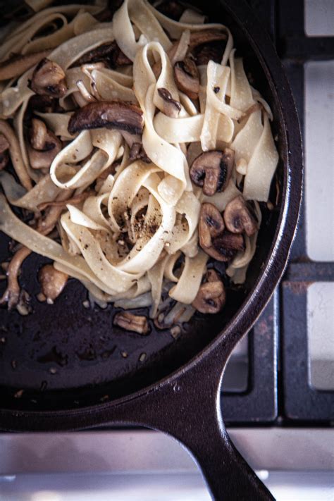 5-INGREDIENT MUSHROOM PASTA | Cooking For One — Recipes For Simple