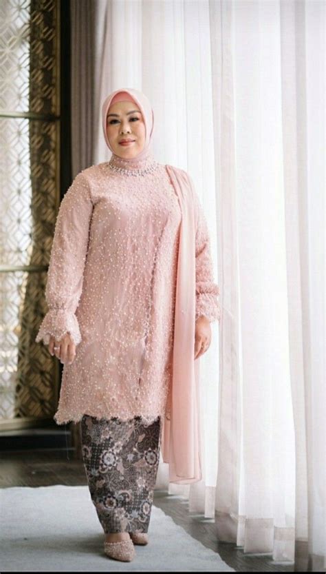 Pin By Neska Mahesworo On Kebaya Dress Brokat Dress Brokat Modern