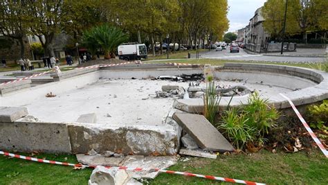 Carcassonne Il Fait Un Tout Droit Et Sa Voiture Finit Dans La