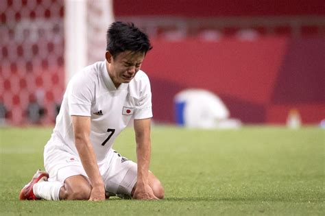 【東京五輪】久保建英が体全体で泣いていた。｢今日の負けは重いと思います｣を未来につなげるために サッカーマガジンweb