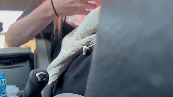 Artemisia Love Une Milf Italienne Aux Gros Seins Montre Ses Petits Seins En Conduisant