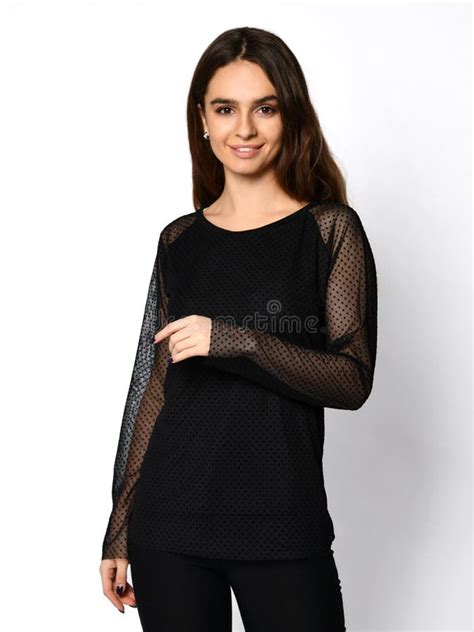 Sexy Vrouw In Doorzichtige Kleding En Lingerie Stock Foto Image Of Rood Nuance