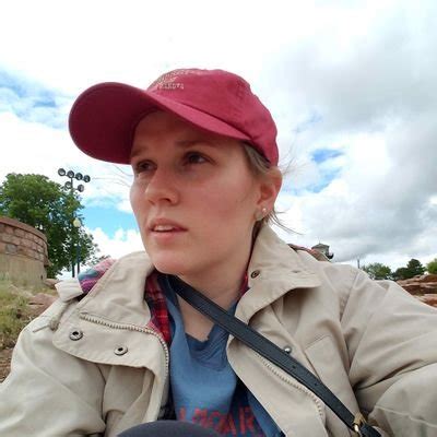 The Hidden Meaning Behind Meghan's Mole Twitter Activity - t6karmq