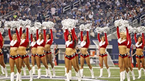 Dallas Cowboys Cheerleaders Christmas Halftime