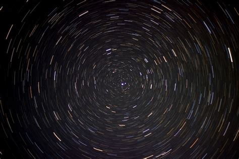 El Intervalo De Tiempo Total De Estelas De Estrellas En El Cielo