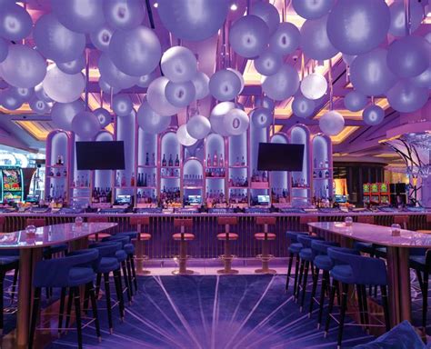 Gatsbys Cocktail Lounge Is A Hot Party Spot On The Las Vegas Strip