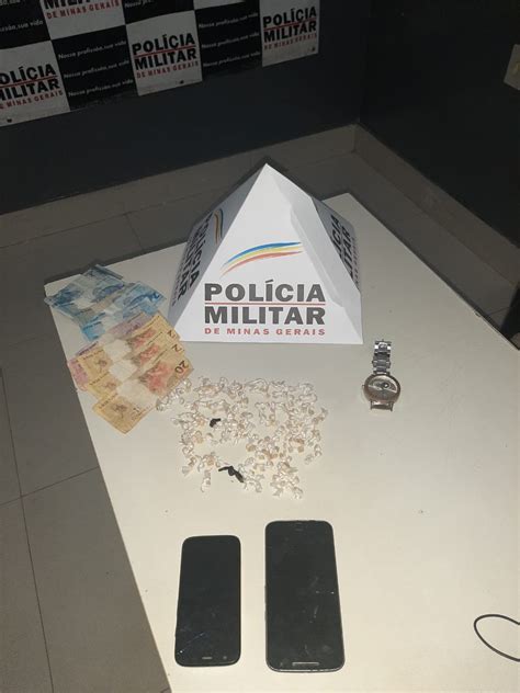 Polícia Militar apreende cocaína e mais de 200 pedras de crack em casa