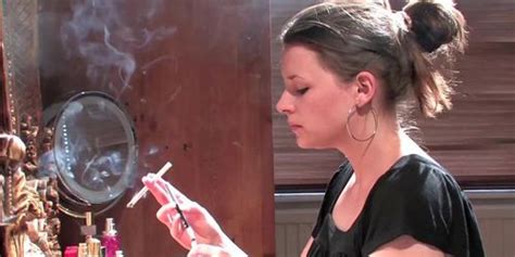 Brunette Smoking S Amazing Snaps While Doing Makeup Tnaflix