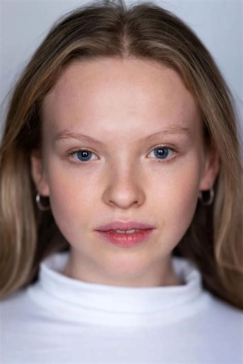 Laura Marcus biographie, news, photos, vidéos et avis